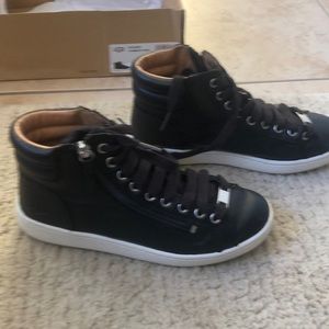 Ugg Olive Black Leather US 7.5